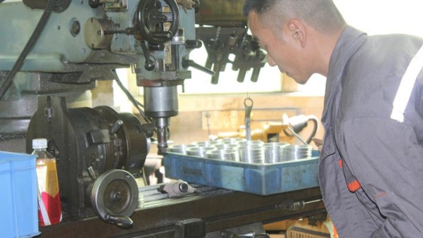 機械設(shè)備零件加工找哪家更好？就找長鴻精密